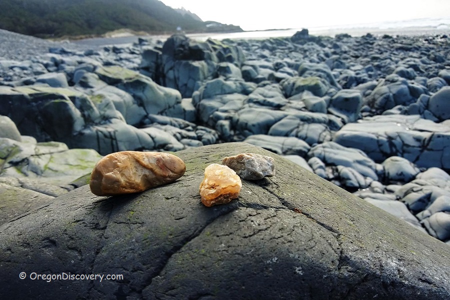 Stonefield Beach - Oregon Coast Agate Hunting
