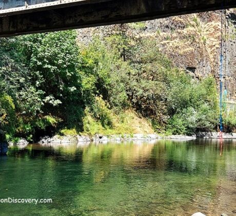 Day Use Site 16 - Molalla River at Pine Creek Bridge, Oregon