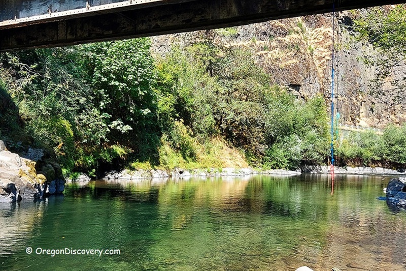 Day Use Site 16 - Molalla River Swimming Day Use Site 16 - Molalla River at Pine Creek Bridge, Oregon