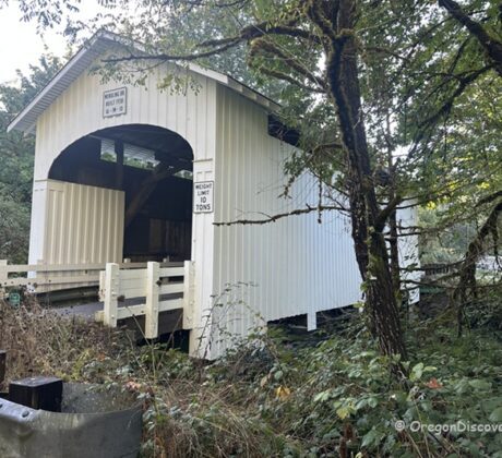 Wendling Covered Bridge in Oregon
