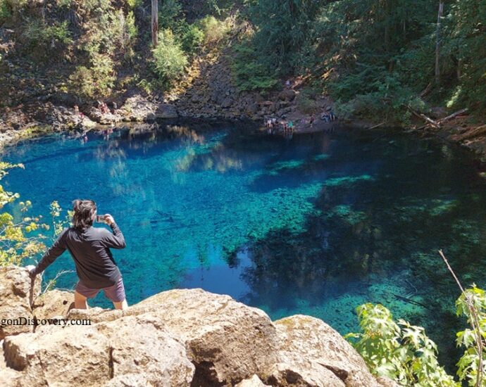Tamolich Blue Pool, Oregon Overlook