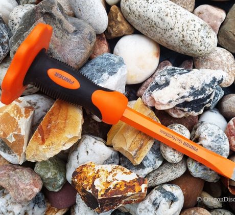 Best Geological Chisels for Rocks, Minerals, and Fossils